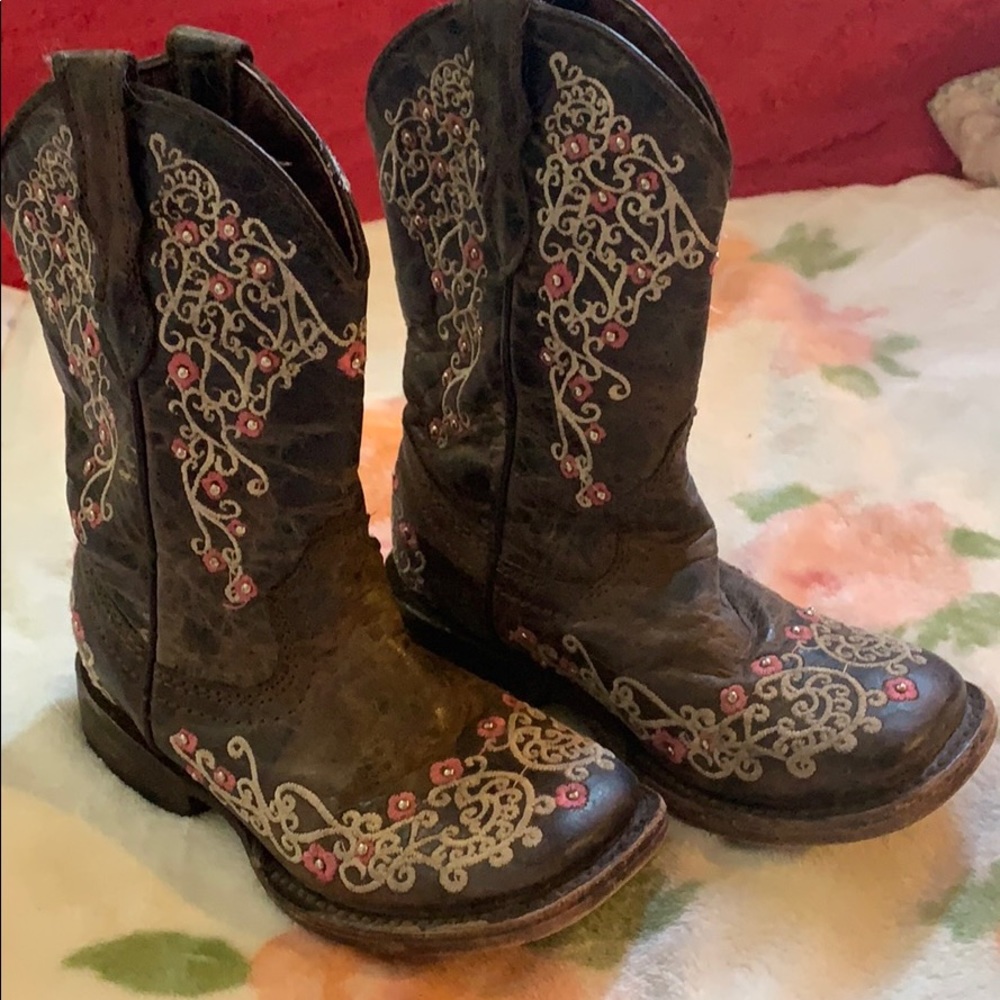 Square toes Quincy boots